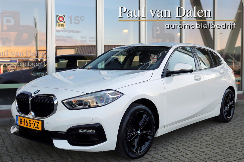 BMW 1-Serie (f40) 118i 140PK AUTOMAAT SPORT LINE Navi | Stoelverw.| Ambiance verl. | Pdc v+a | Led | Half Leer | Clima | Cruise |