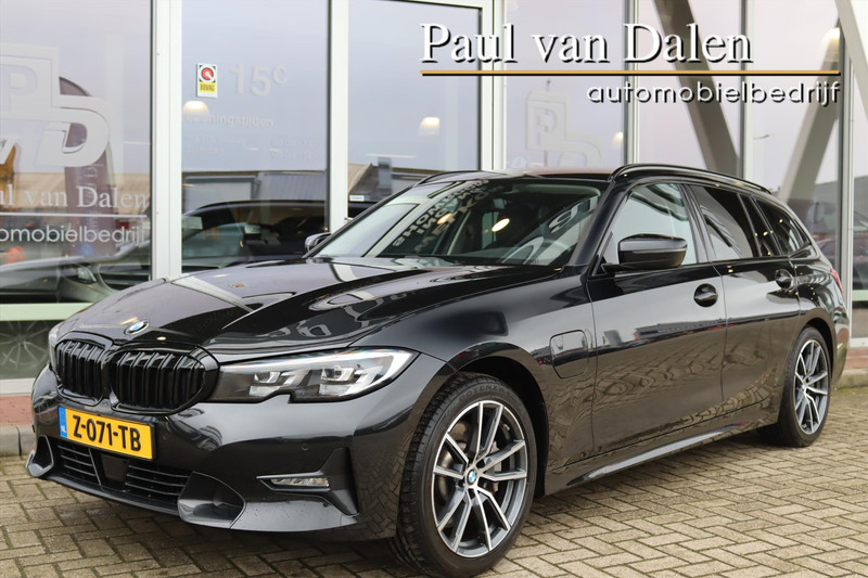 BMW 3 Serie Touring (g21) 330e 292PK AUTOMAAT SPORT LINE SHADOW LINE Live Cockpit | Trekhaak | Navi | Leer | Sfeerverl. | Adapt.Cruise | Dab
