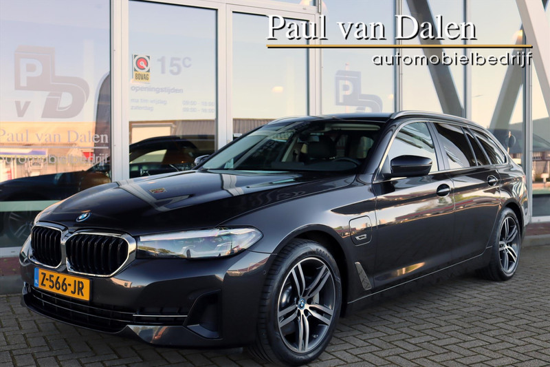 BMW 5 Serie Touring (g31) 530e 292PK BUSINESS Trekhaak | Leer | Camera | Live Cockpit | Clima | Stoel/stuurverw. | Sfeerverlichting | 18 Inc