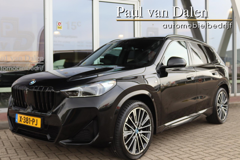BMW X1 (u11) XDRIVE30e 326PK M-SPORT SHADOW LINE Head Up | Memory | 360 Camera | Stoelverw. | Driving Assistant Plus | 20 Inch Lm | Sfe