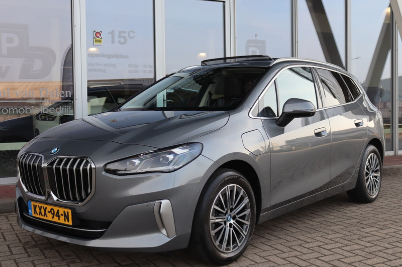 BMW 2 Serie Active Tourer (U06) 225e 245PK XDRIVE LUXURY Panodak | SOH 96% | Navi | Leer | Memory | Harman Kardon | Head-Up | 17 Inch Lm | C